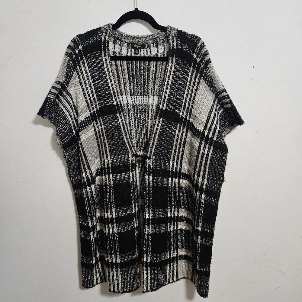 Cupio Black White Gray Plaid Knit Poncho Cardigan Open Front Size S/M Pin